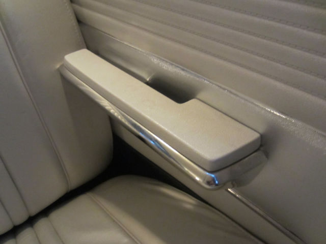 1964 Chrysler 300 Series Legendary correct factory white leather and vinyl - photo 10