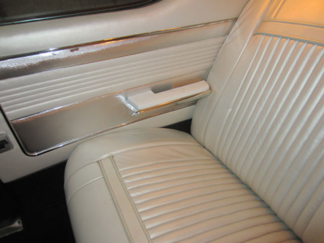 1964 Chrysler 300 Series Legendary correct factory white leather and vinyl - photo 8
