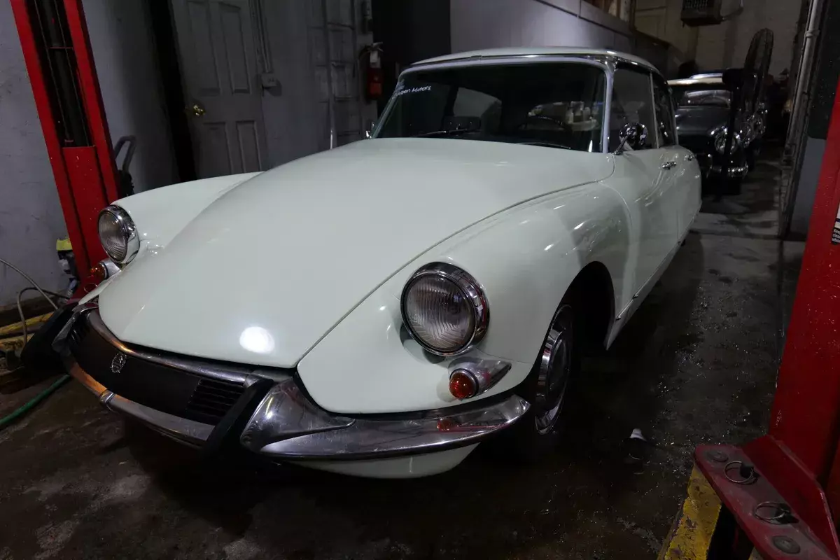 1964 CITROEN DS 19 GREAR CONDITIONS /// MILES:2836 //C:MINT/CREAM TOPPER /WORKS. 1967 Citroën DS
