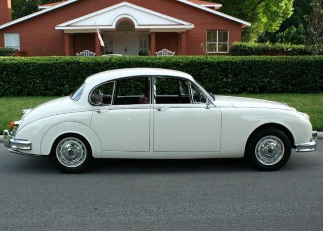 1964 Jaguar Daimler 2 ½ liter V8 Saloon Daimler - photo 3