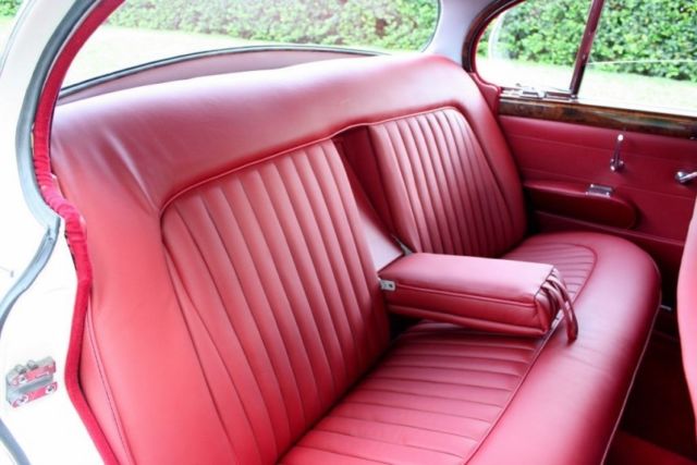 1964 Jaguar Daimler 2 ½ liter V8 Saloon Daimler - photo 9