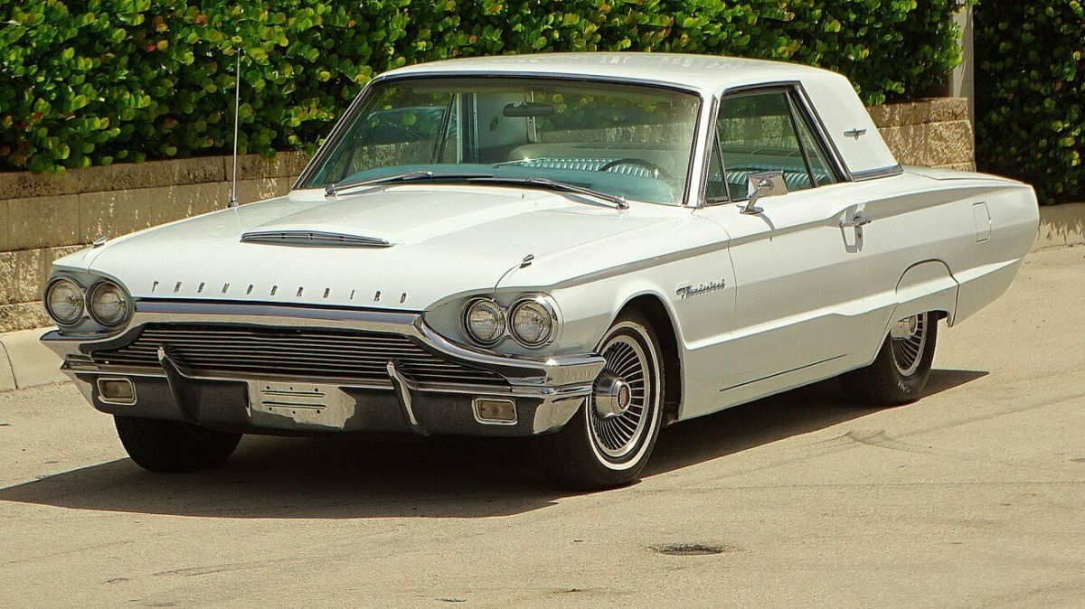 1964 FORD THUNDERBIRD CLASSIC COLLECTIBLE AUTOMOBILE IN NICE CONDITION IN AN OUT 1964 Ford Thunderbird TBIRD