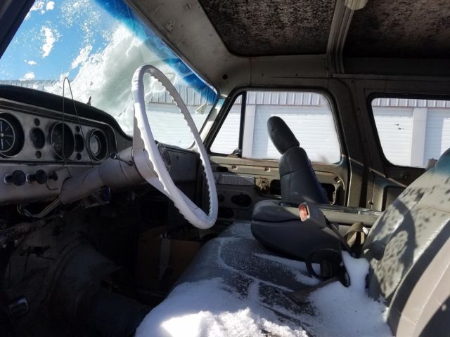 1964 GMC Suburban - photo 4
