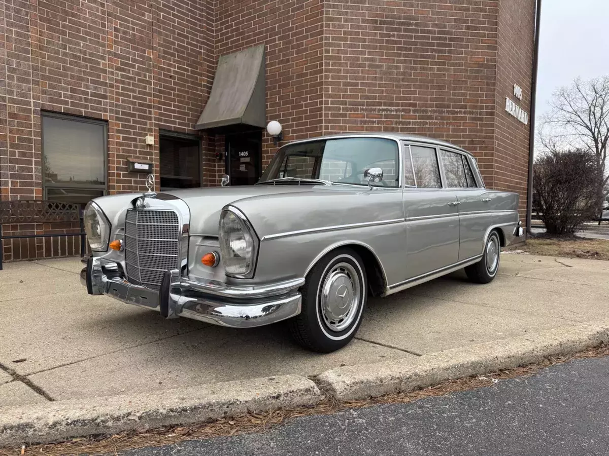 1964 Mercedes-Benz 300-Series 300SE W112 1965 1961 1962 1963 280SE 300 SE Sedan 1964 Mercedes-Benz 300-Series - 300SE