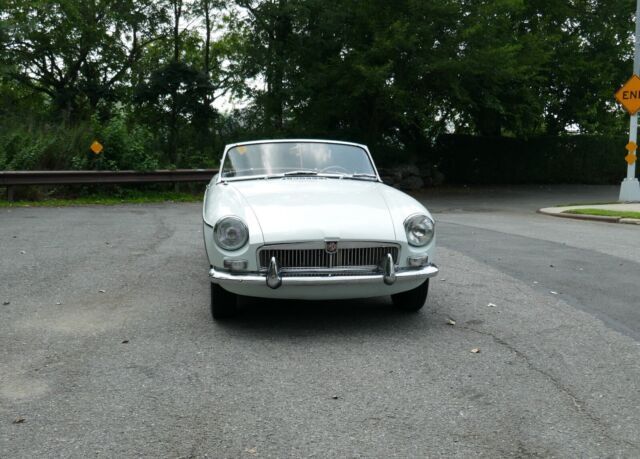 1964 MGB - early car with Pull Handle Doors Steel Dash 2 Tops & Good Mechanics 1964 MG MGB Pull Handle Doors & Steel Dash