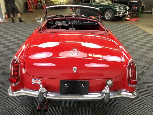 1964 MG MGB 1964 MGB ROADSTER. TARTAN RED. PULL DOOR HANDLE. - photo 12