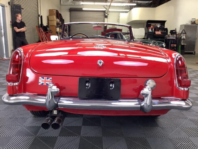 1964 MG MGB 1964 MGB ROADSTER. TARTAN RED. PULL DOOR HANDLE. - photo 13