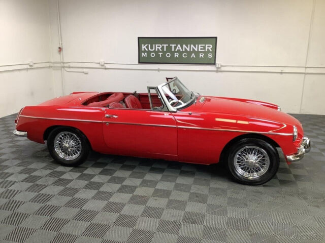 1964 MG MGB 1964 MGB ROADSTER. TARTAN RED. PULL DOOR HANDLE. - photo 9