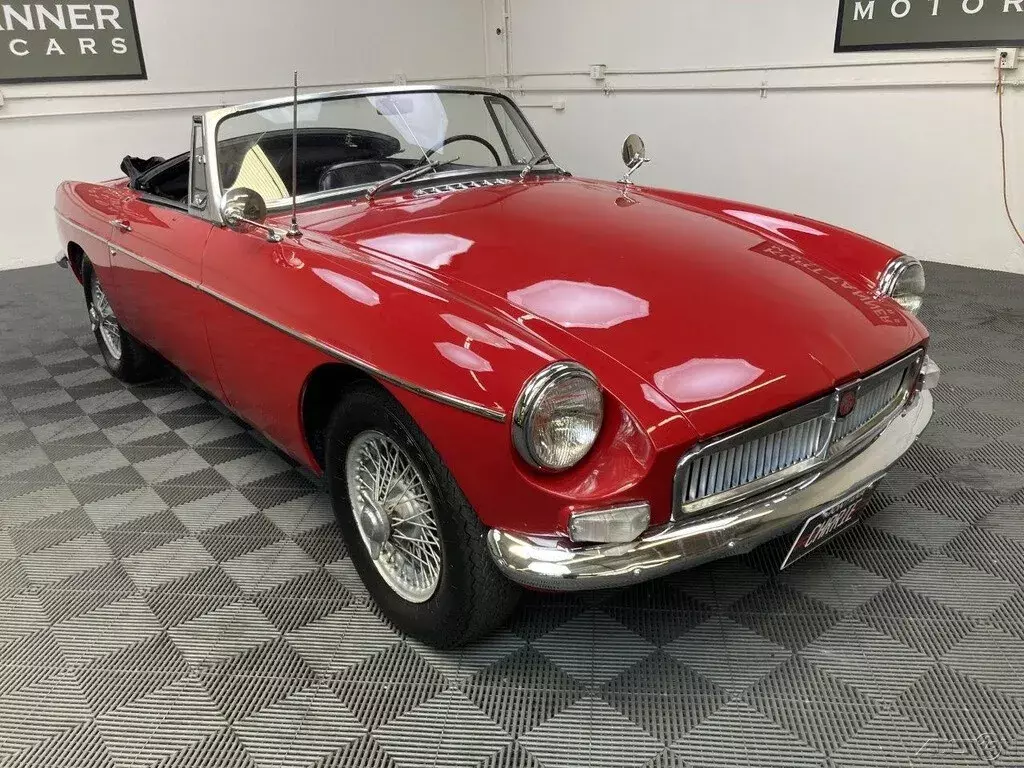 1964 MGB MK1. TARTAN RED. METAL DASHBOARD. VERY GOOD DRIVER'S CONDITION CAR 1964 MG MGB 1964 MGB MK1 ROADSTER. METAL DASHBOARD.