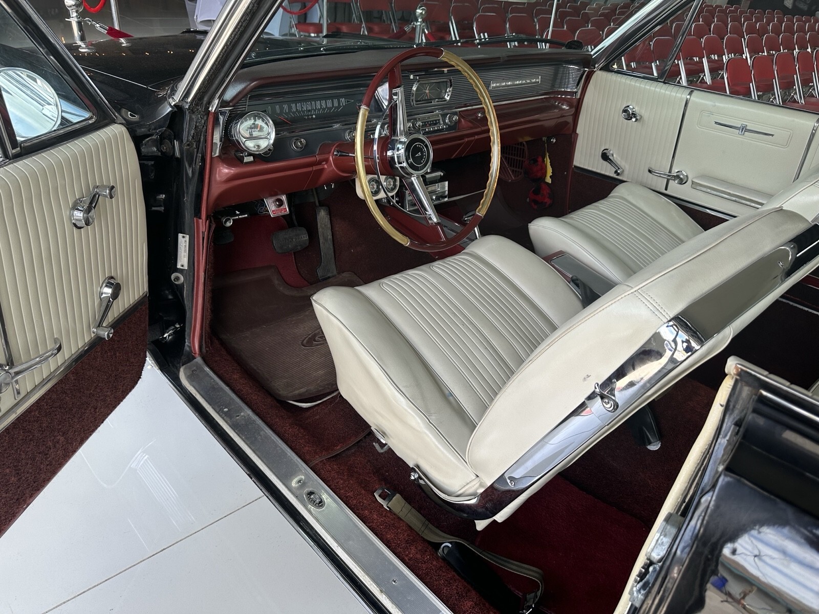 1964 Pontiac Bonneville 2 dr - photo 9