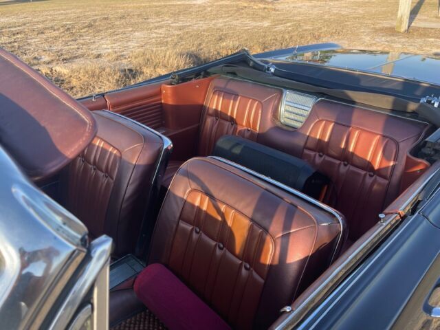 1964 Pontiac Bonneville 2+2 Sports Coupe - photo 12