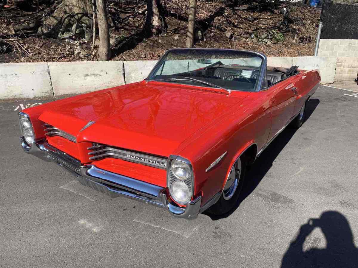 1964 Pontiac Bonneville Convertible Red RWD Manual deluxe 1964 Pontiac Bonneville deluxe