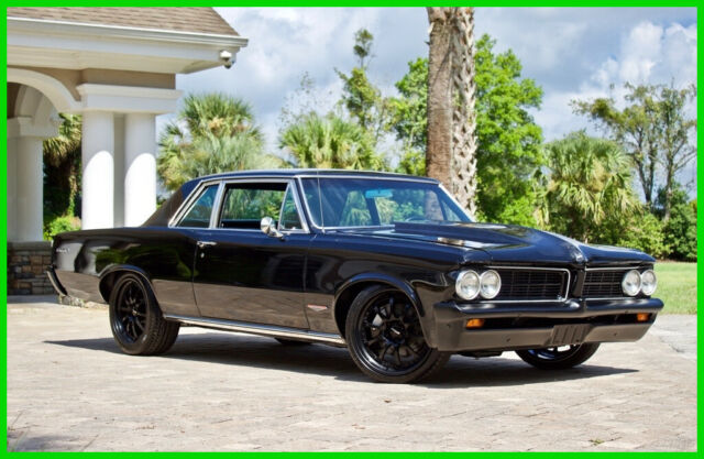 1964 Pontiac GTO Sport Coupe Pro-Touring 5.6L LS2 V8 Automatic 1964 Pontiac GTO Pro-Touring LS2 / 500+ HP / SSBC Disc Brakes