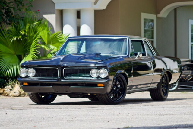 1964 Pontiac GTO Pro-Touring LS2 / 500+ HP / SSBC Disc Brakes - photo 3