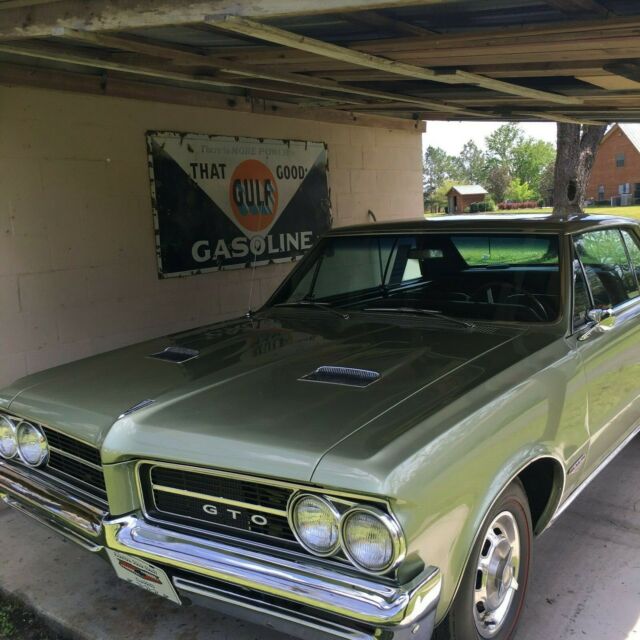 1964 Pontiac GTO Tri-Power Four-Speed 1964 Pontiac GTO