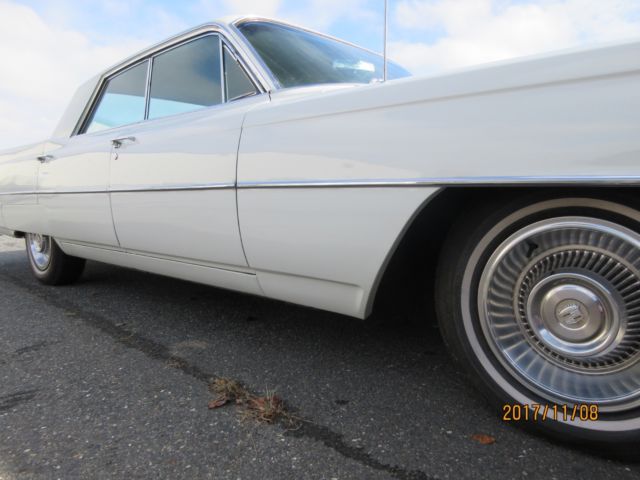 1964 Cadillac Series 62 4-window sedan hardtop - photo 2