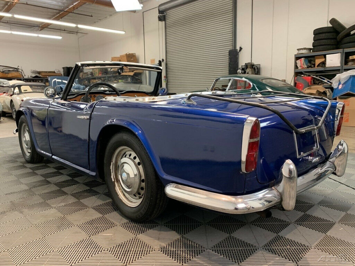 1964 Triumph TR4 1964 TRIUMPH TR-4. MIDNIGHT BLUE METALLIC WITH BLACK TRIM - photo 10