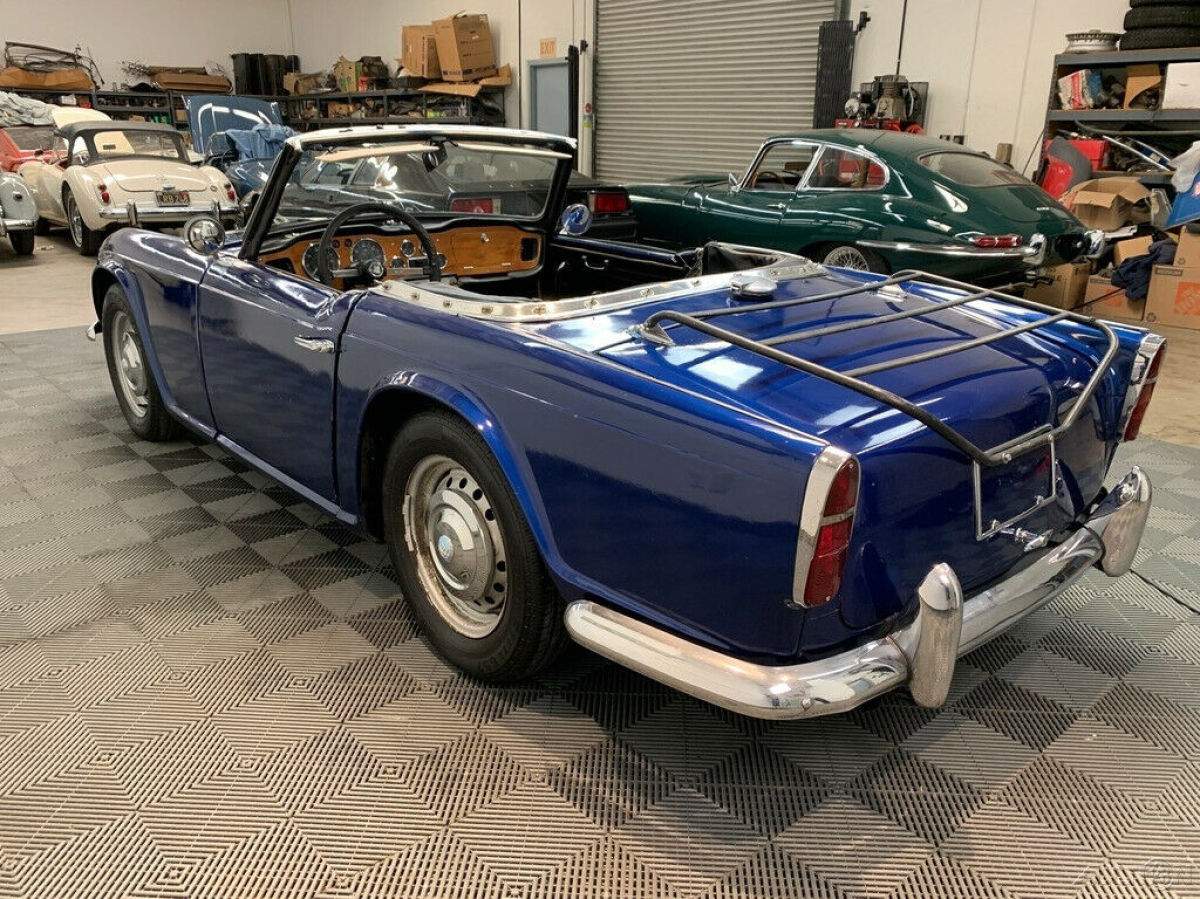 1964 Triumph TR4 1964 TRIUMPH TR-4. MIDNIGHT BLUE METALLIC WITH BLACK TRIM - photo 9