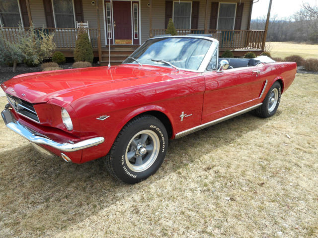 19641/2 Mustang Convertible V8, automatic, fully restored, pristine condition 1965 Ford Mustang