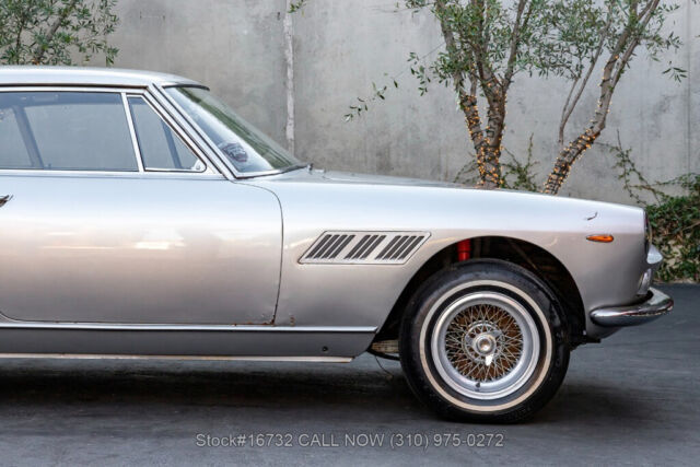 1965 Ferrari 330 GT 2+2 Series I - photo 10