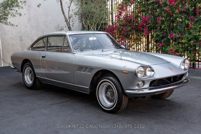 1965 Ferrari 330 GT 2+2 Series I - photo 3