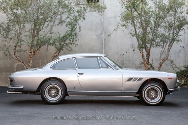 1965 Ferrari 330 GT 2+2 Series I - photo 4
