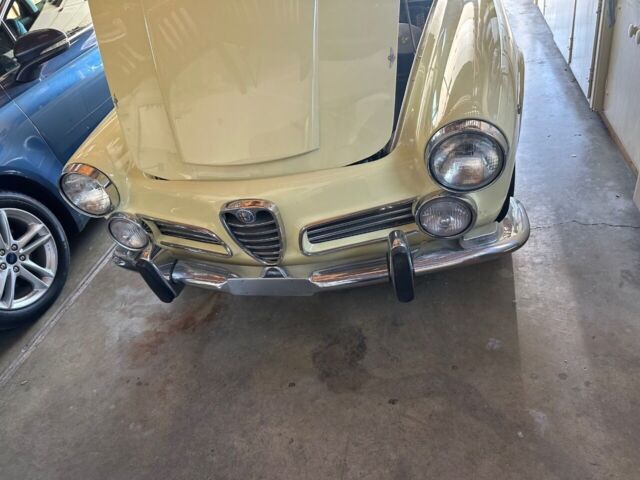 1965 Alfa Romeo 2600 Spider - photo 3