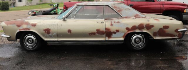 1965 Buick Riviera chrome