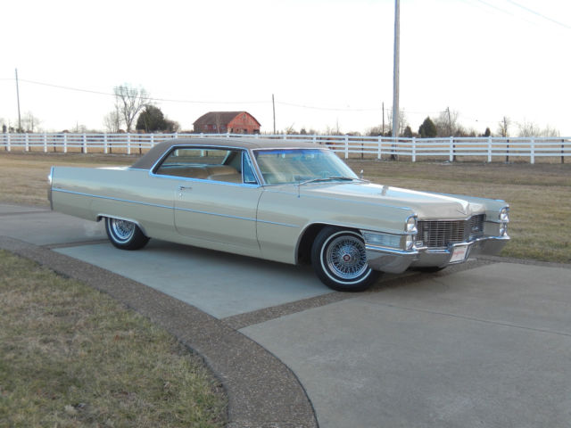 1965 Cadillac Coupe DeVille (COLD A/C) SPORT COUPE V-8 1965 Cadillac DeVille Coupe DeVille