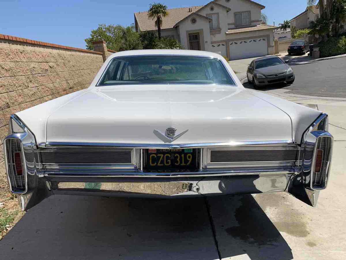 1965 Cadillac DeVille Sedan - photo 3