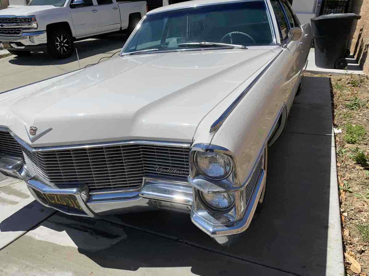 1965 Cadillac DeVille Sedan - photo 4