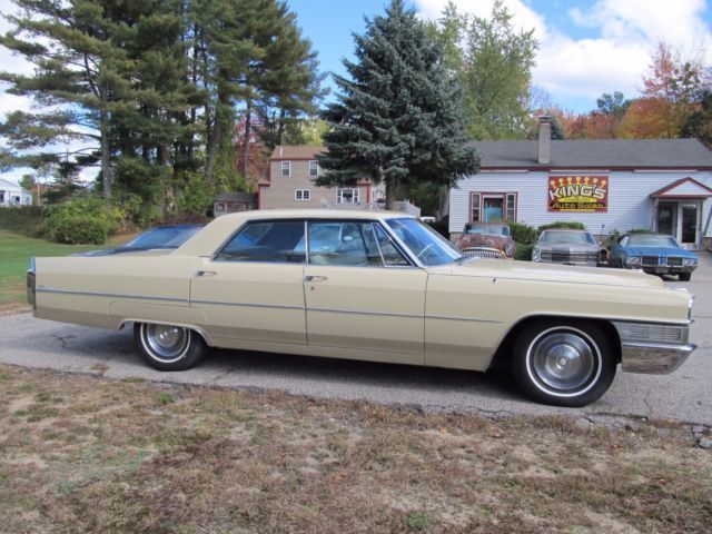 1966 Cadillac DeVille Hardtop Sedan - photo 4