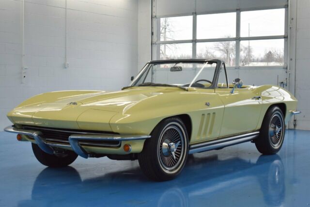 1965 Chevrolet Corvette 4 Speed, 327/350hp Convertible, Great Colors! 1965 Chevrolet Corvette