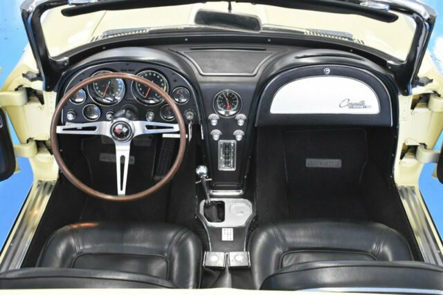 1965 Chevrolet Corvette - photo 2