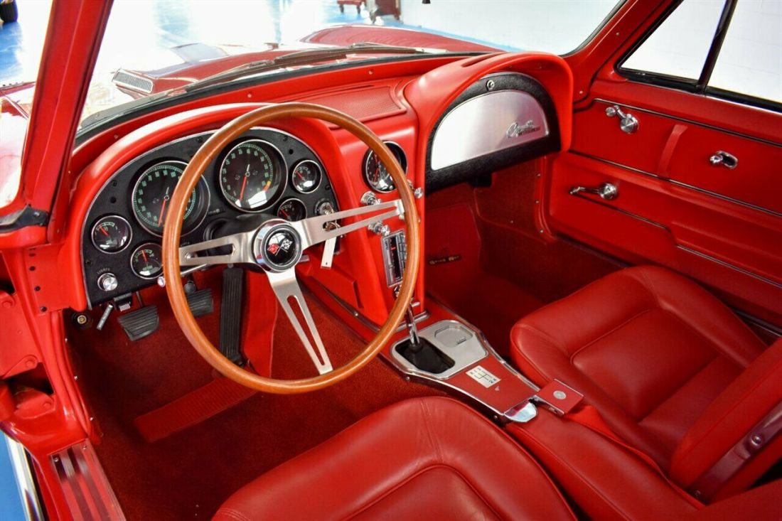 1965 Chevrolet Corvette - photo 2