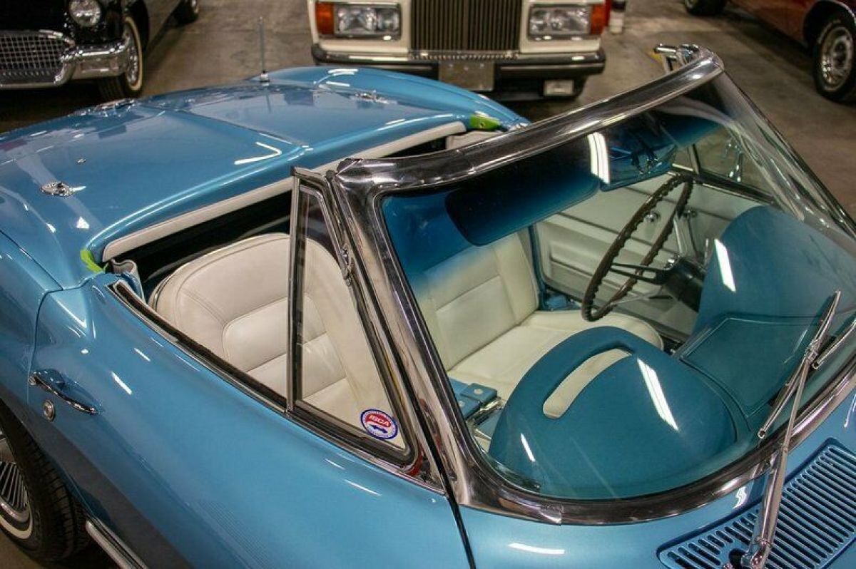 1965 Chevrolet Corvette - photo 10