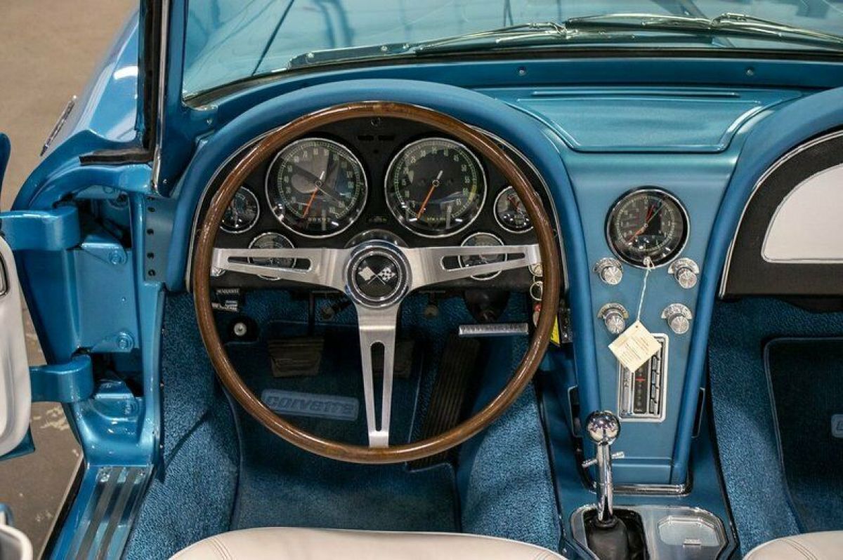 1965 Chevrolet Corvette - photo 12