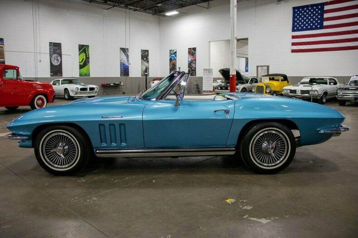 1965 Chevrolet Corvette - photo 2