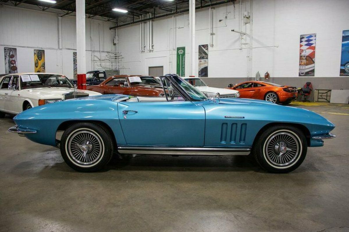 1965 Chevrolet Corvette - photo 6