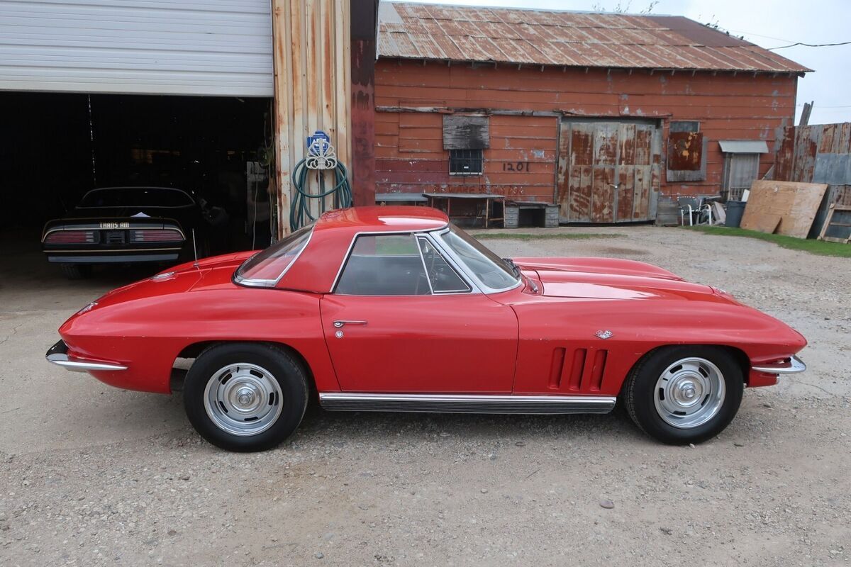 1965 Chevrolet Corvette - photo 3