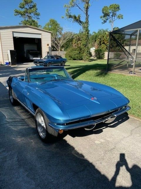 1965 Chevrolet Corvette - photo 2