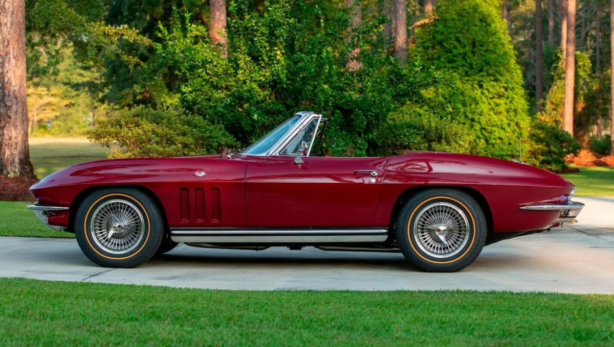 1965 Chevrolet Corvette - photo 2