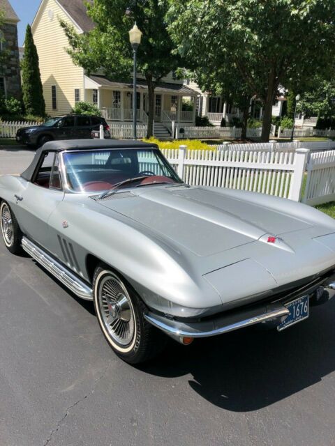 1965 Chevrolet Corvette - photo 3