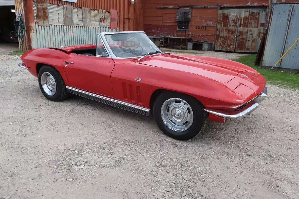 1965 CHEVROLET CORVETTE CONVERTIBLE- NOM 327, 4 SPEED. RUNS. NOT DRIVING. 1965 Chevrolet Corvette