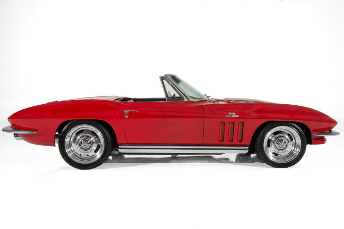 1965 Chevrolet Corvette Convertible, Red/Black, 502ci Engine, 700R4 Automa - photo 3