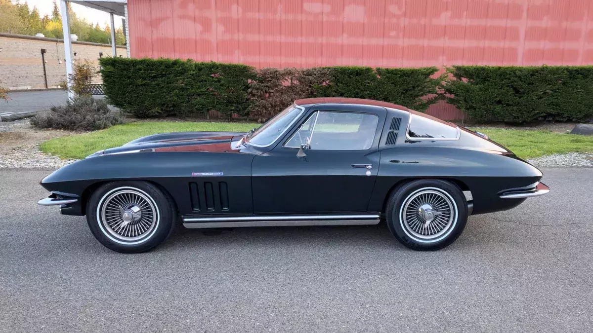 1965 Chevrolet Corvette Coupe "Super Rare" (1 of 771)