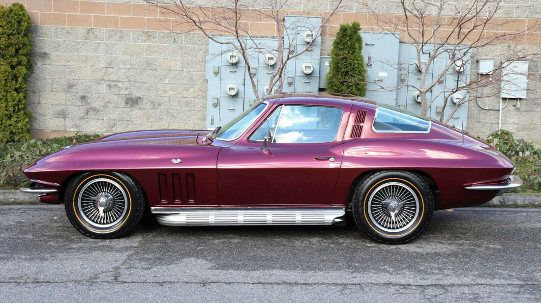 1965 Chevrolet Corvette Coupe - photo 2