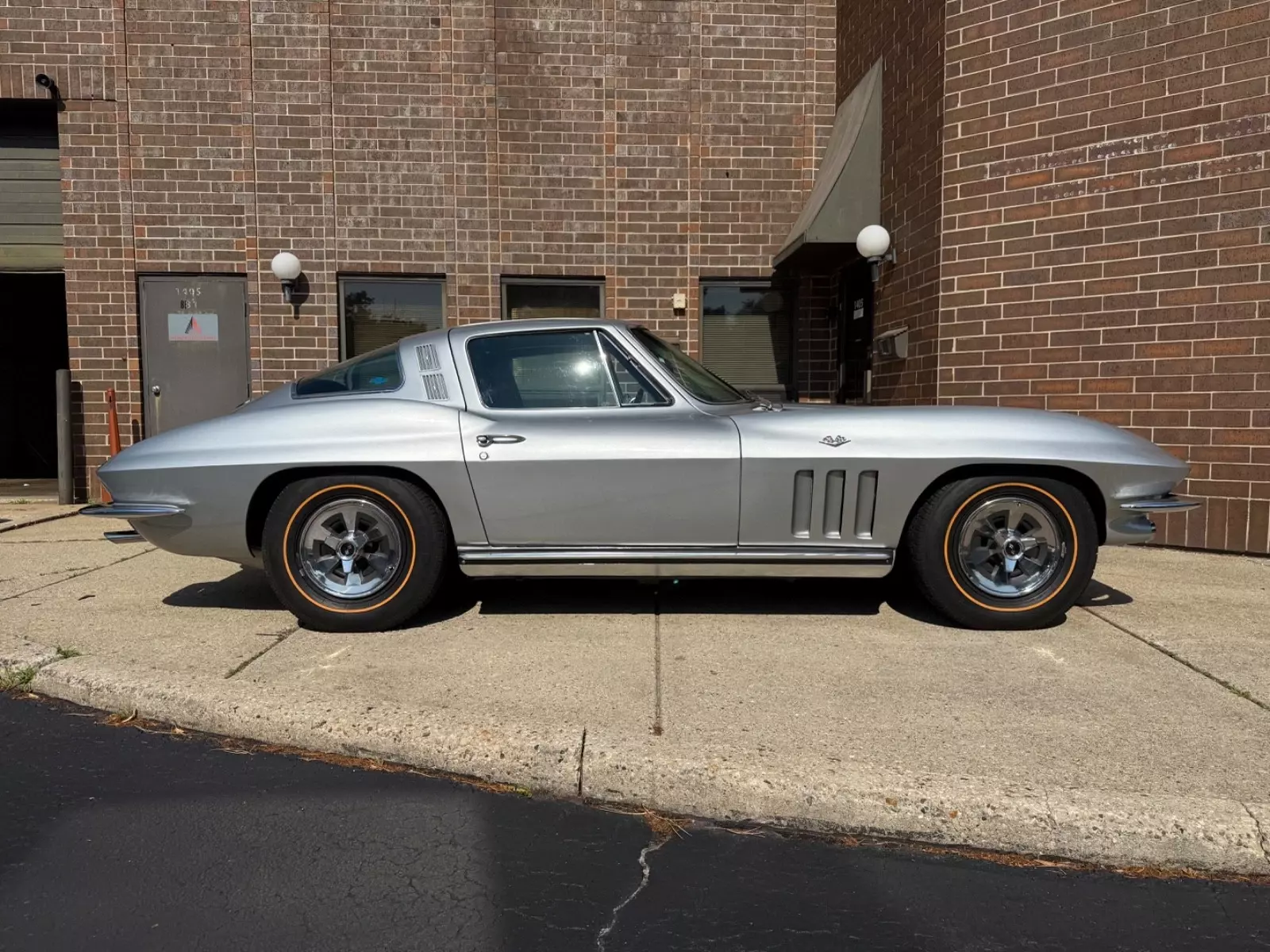 1965 Chevrolet Corvette - #s Match - Highly Optioned - photo 11