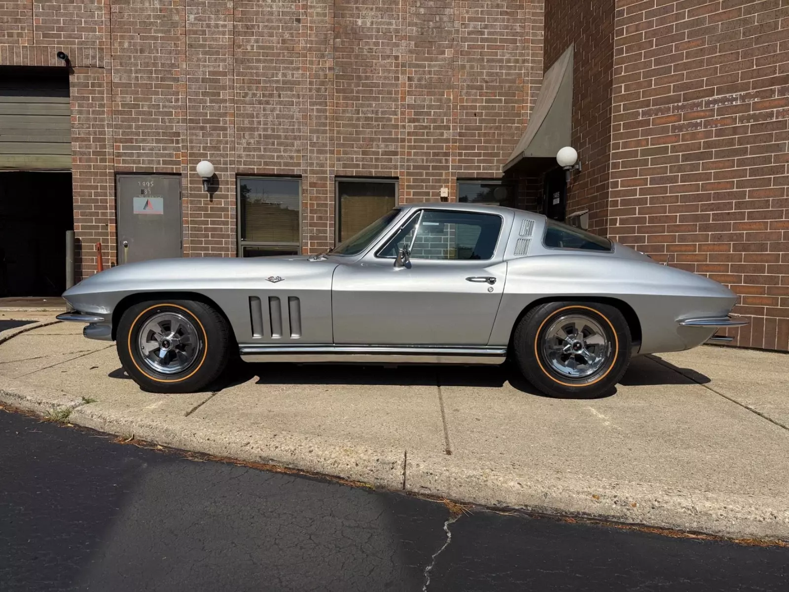 1965 Chevrolet Corvette - #s Match - Highly Optioned - photo 4