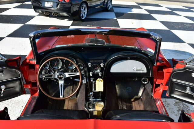 1965 Chevrolet Corvette - photo 2